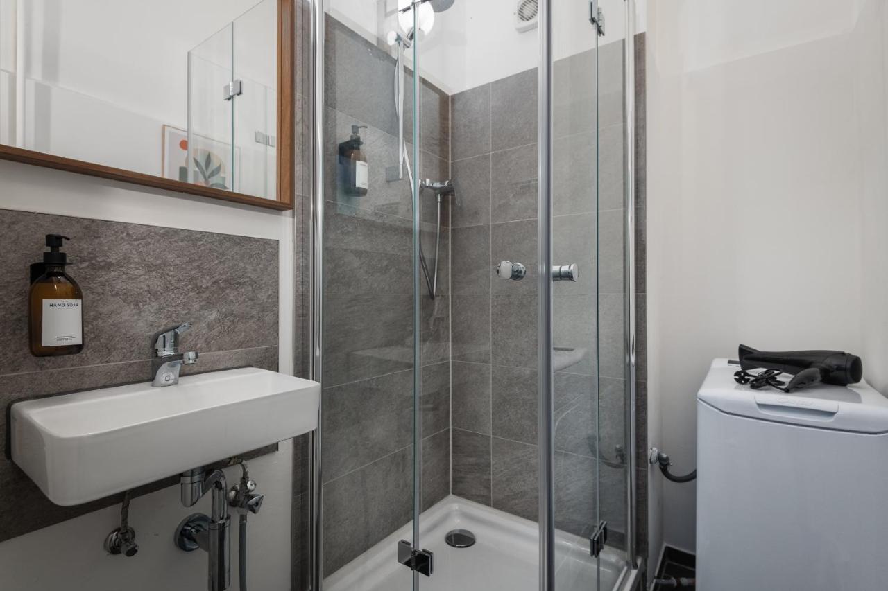 Super Zentral Super Schoener Altbau In Moabit Rostockerstrasse Im Herzen Von Berlin Fuer Bis Zu 6 Personen Exterior photo