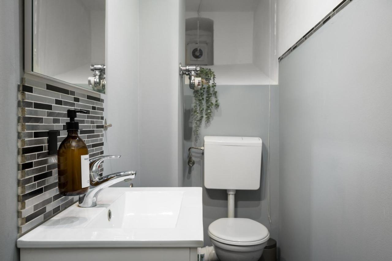 Super Zentral Super Schoener Altbau In Moabit Rostockerstrasse Im Herzen Von Berlin Fuer Bis Zu 6 Personen Exterior photo