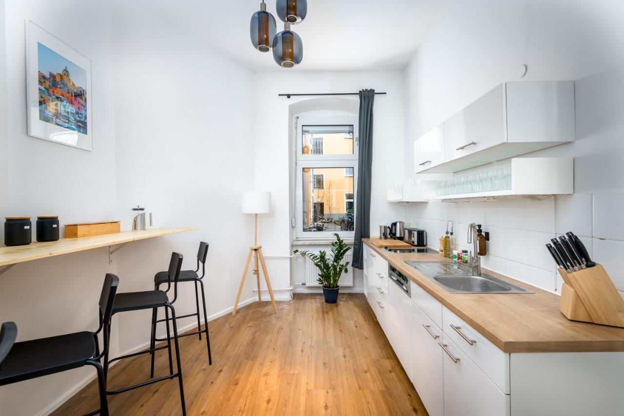 Super Zentral Super Schoener Altbau In Moabit Rostockerstrasse Im Herzen Von Berlin Fuer Bis Zu 6 Personen Exterior photo